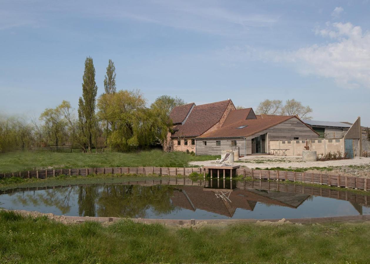 Landelijk Vakantiehuis In Diksmuide Met Een Tuin En Vijver Ngoại thất bức ảnh