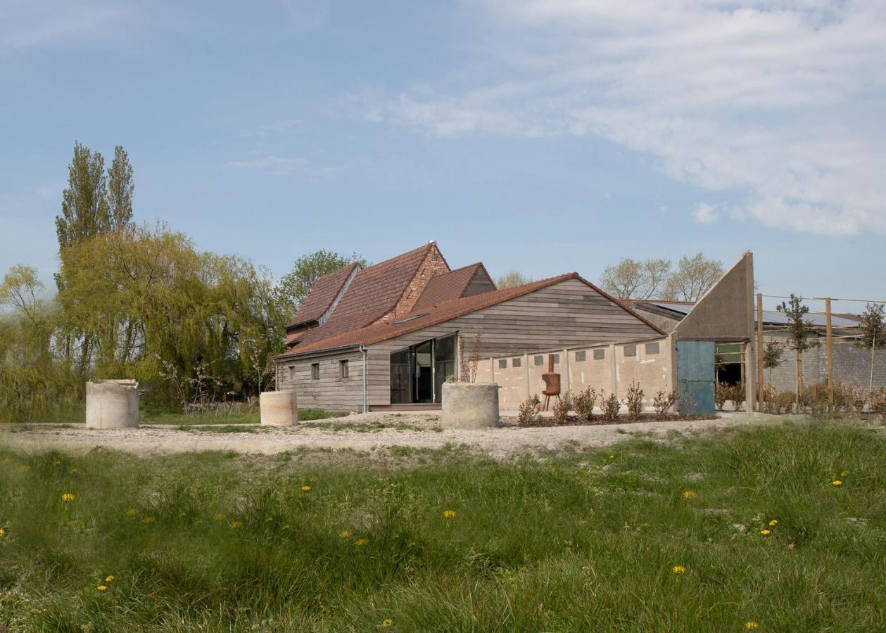 Landelijk Vakantiehuis In Diksmuide Met Een Tuin En Vijver Ngoại thất bức ảnh