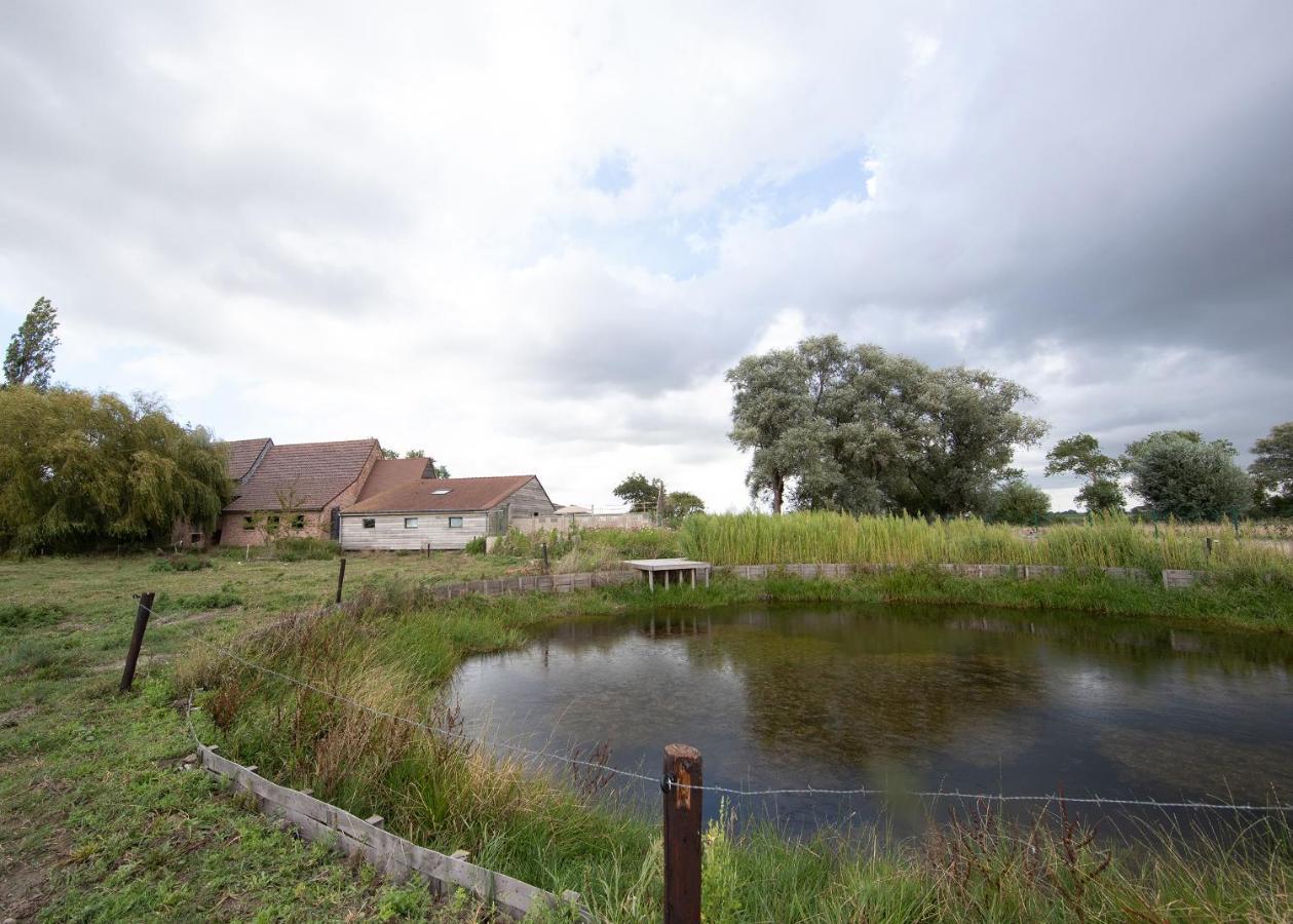 Landelijk Vakantiehuis In Diksmuide Met Een Tuin En Vijver Ngoại thất bức ảnh