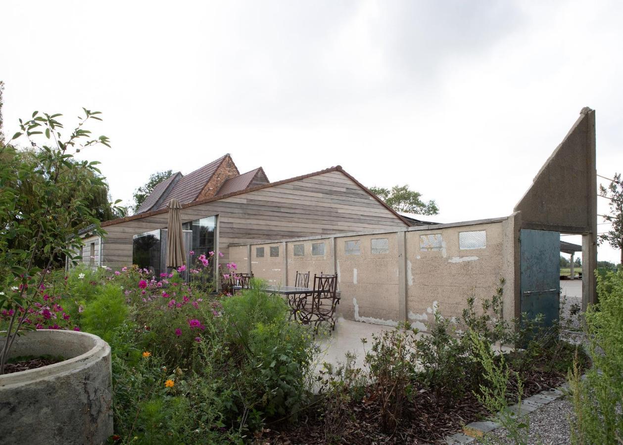 Landelijk Vakantiehuis In Diksmuide Met Een Tuin En Vijver Ngoại thất bức ảnh