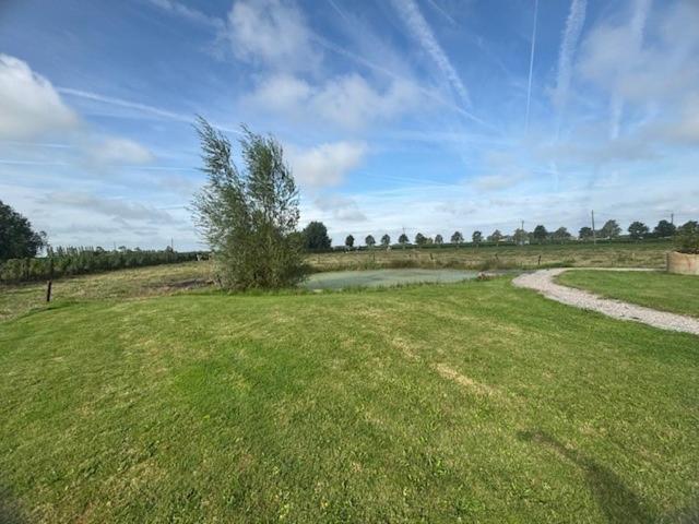 Landelijk Vakantiehuis In Diksmuide Met Een Tuin En Vijver Ngoại thất bức ảnh